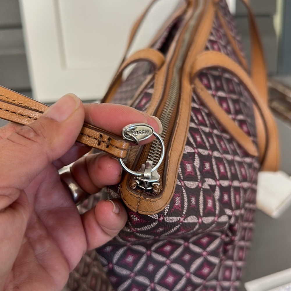 Fossil Sydney Shoulder Bag - Picture 2 of 11